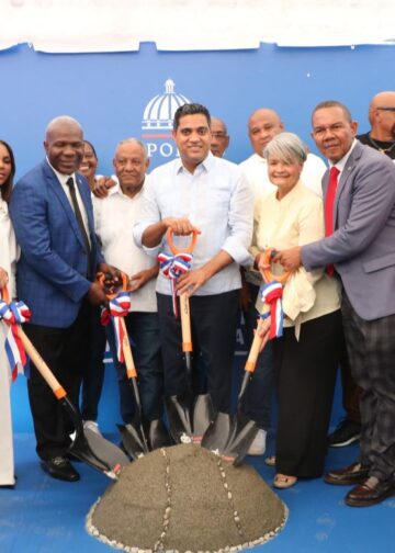 Ministro Kelvin Cruz inicia construcción de moderno play de béisbol en Consuelo, San Pedro de Macorís