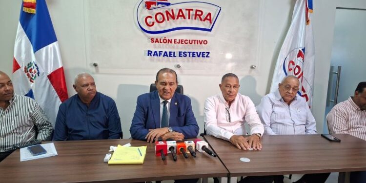 Antonio Marte pide revisar aumento precios marbete; sugiere sea aplicado a vehículos de lujo.