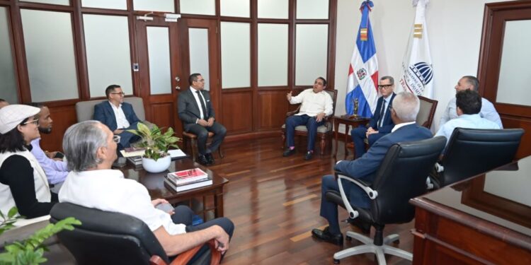 Ministro de Trabajo recibe a propietarios de bancas de lotería y dan inicio al proceso de cumplimiento de las leyes para garantizar condiciones laborales dignas para las trabajadoras